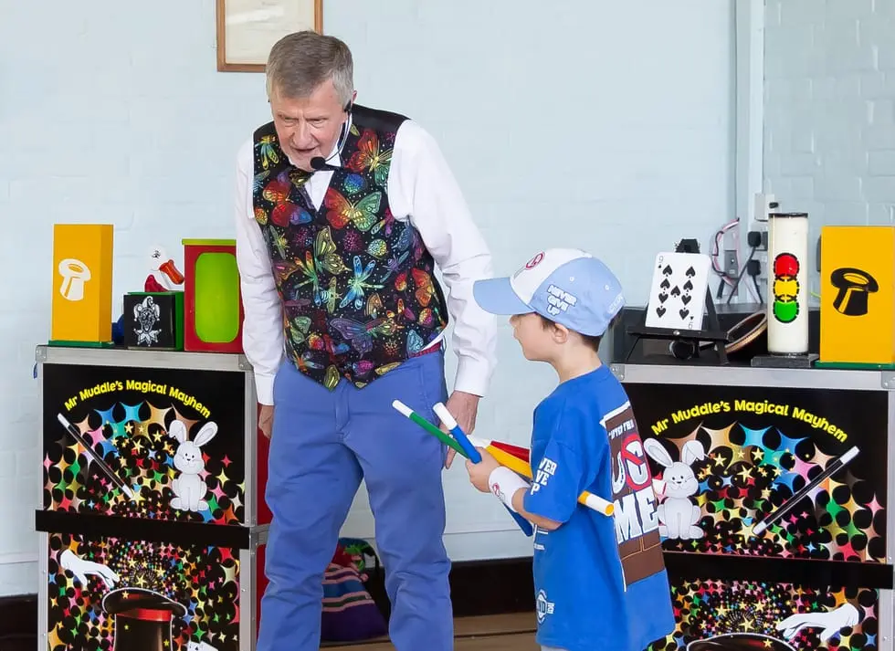 Professional entertainer preparing a balloon model